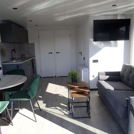 Modern Houseboat With Air Conditioning Located In Marina Uitgeest Bagian luar foto