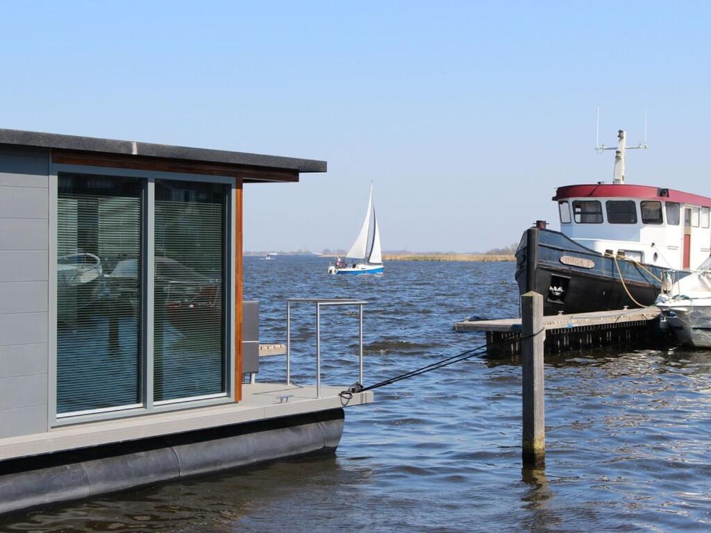 Modern Houseboat With Air Conditioning Located In Marina Uitgeest Bagian luar foto
