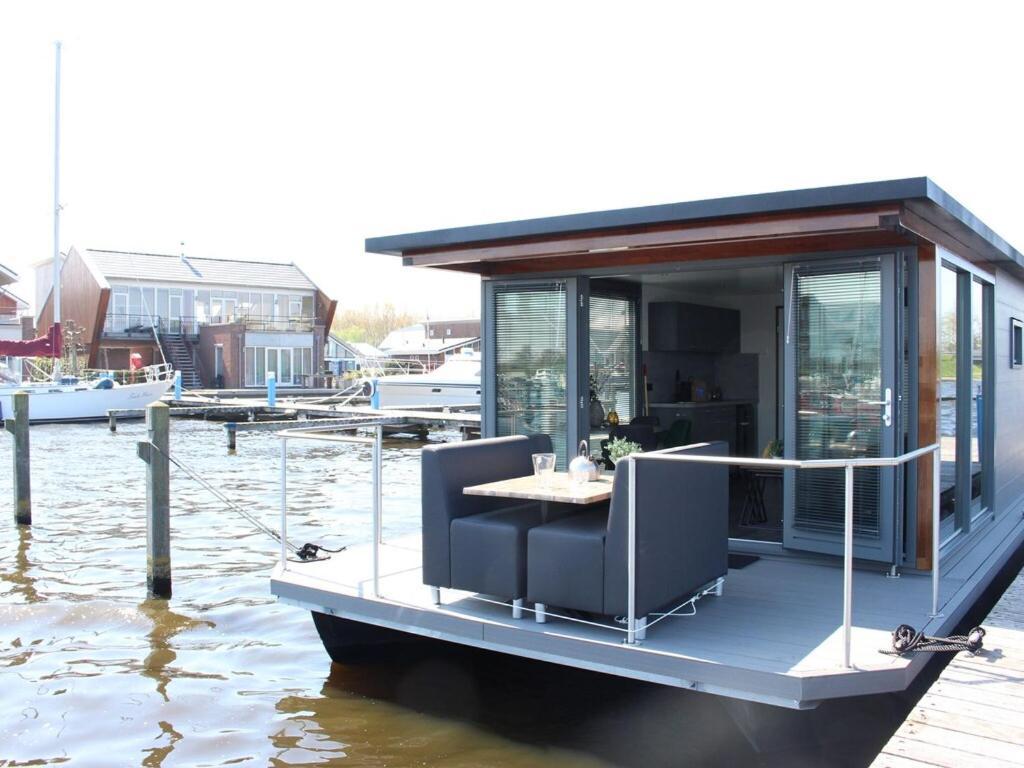 Modern Houseboat With Air Conditioning Located In Marina Uitgeest Bagian luar foto