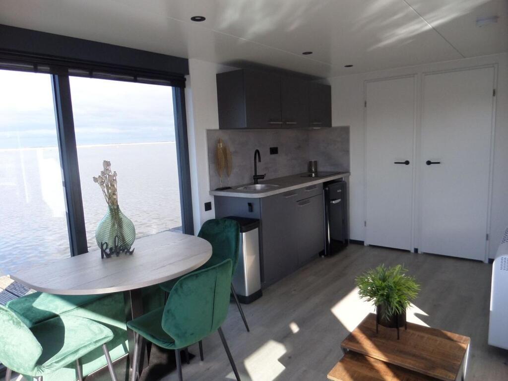 Modern Houseboat With Air Conditioning Located In Marina Uitgeest Bagian luar foto